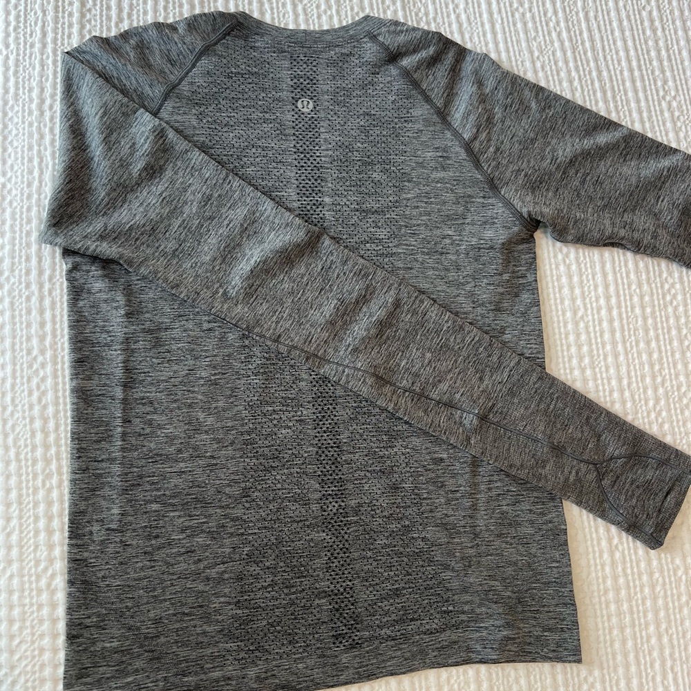 Women’s Lululemon Swiftly Tech Long Sleeve Shirt (Waist Length) in Gray Size 6